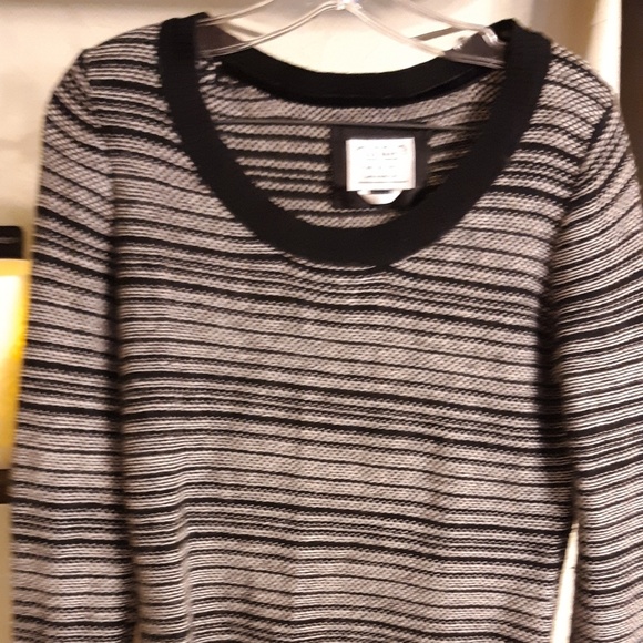 Old Navy Sweater - Picture 1 of 2